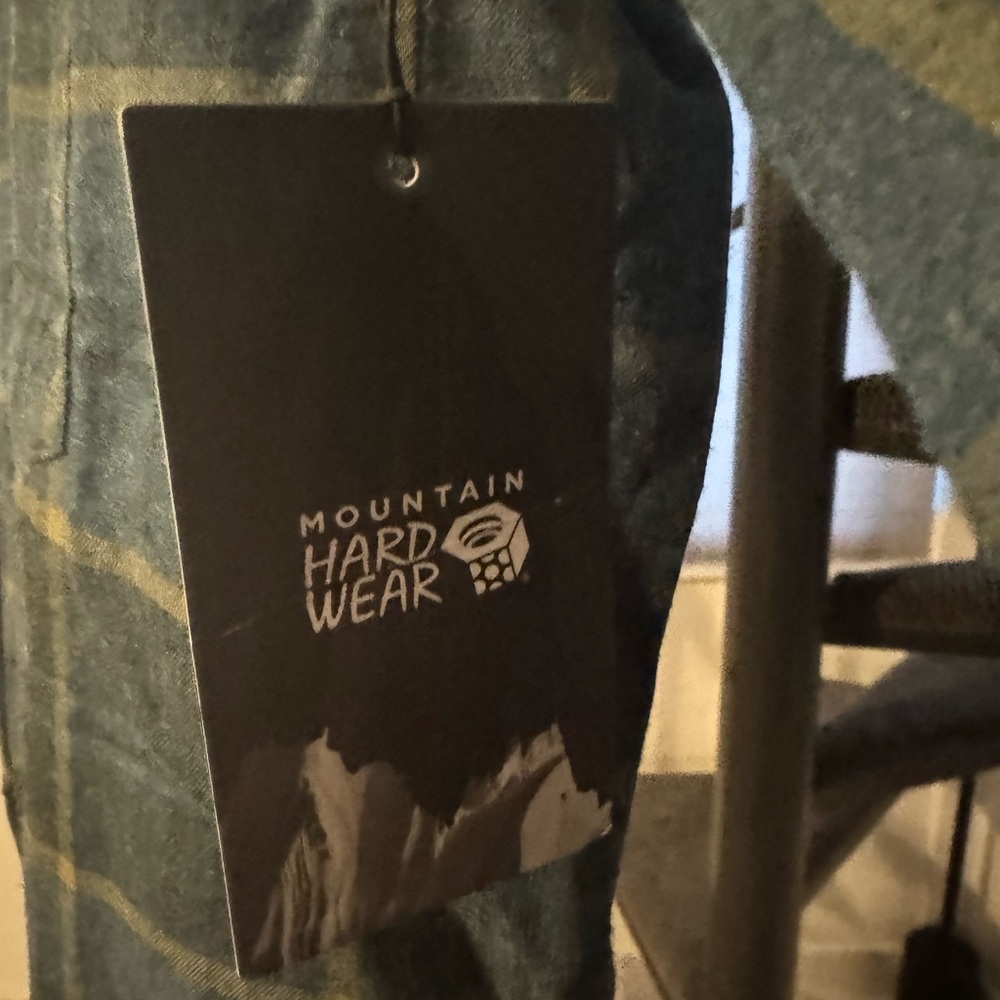 Women’s mountain hardware flannel - Picture 2 of 6